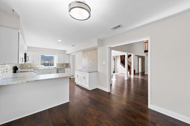 Building Photo - 207 Fresh Meadow Dr