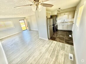 Building Photo - ***3 Bed Ranch with off-street parking and...