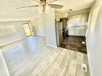 Building Photo - ***3 Bed Ranch with off-street parking and...