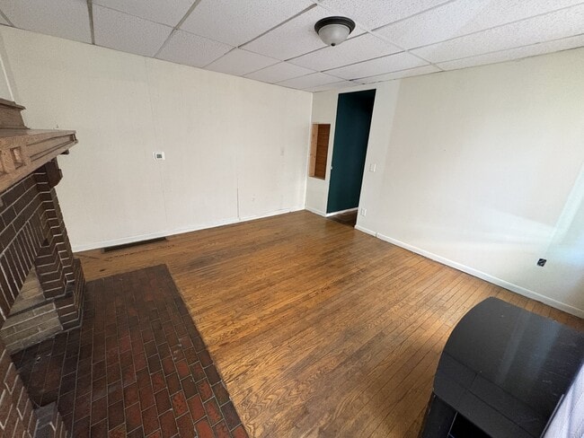 Building Photo - 423 6th Ave