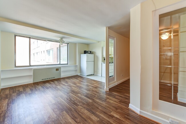 Primary Photo - Spacious & Bright Junior One Bedroom at Ri...