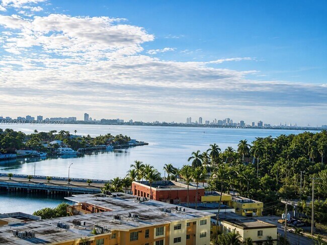 Building Photo - 7910 Harbor Island Dr