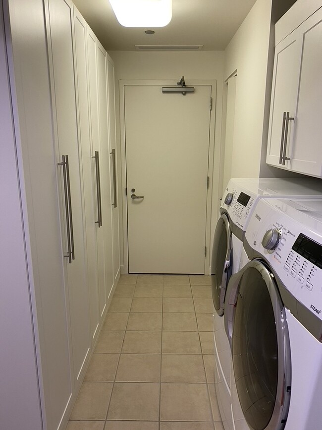 Building Photo - 60 E Monroe St