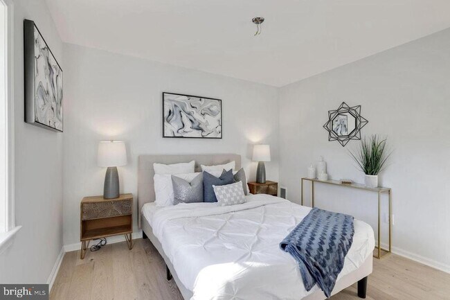 Building Photo - 4940 Bradley Blvd