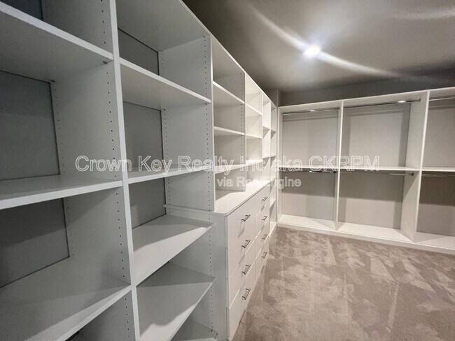 Building Photo - 2254 Middlebury Dr