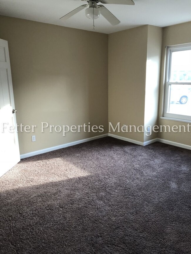 Building Photo - Nice East Side Condo