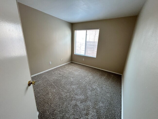 Building Photo - Spacious 4-Bedroom 3-Bath Peoria Home with...