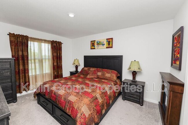 Building Photo - 833 Ambleside Dr