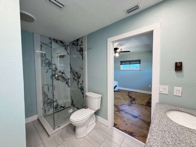 Building Photo - "Waterfront Home with Dock! 3-Bedroom Oasis with 2 Baths and 1,800 Sq Ft of Comfort in Hudson, FL!"