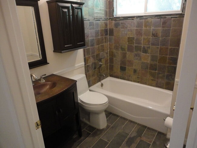 Building Photo - Beautiful 3 BR/2.5 BA in Park Avenue Subdivision