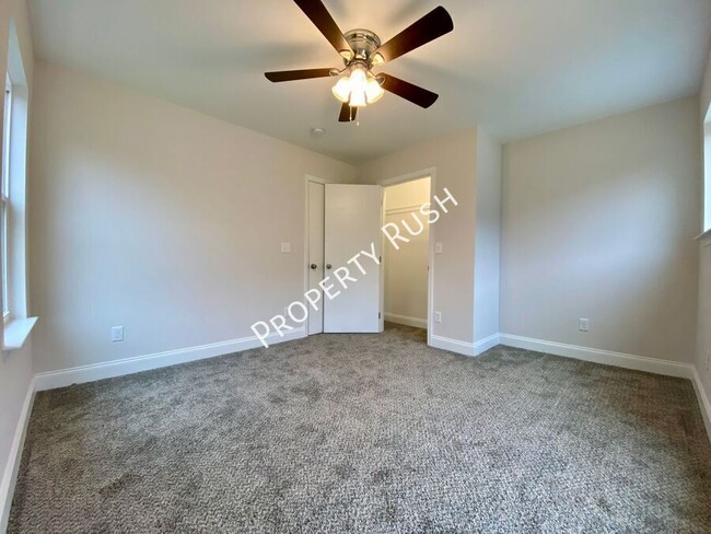 Building Photo - 144 Signal Hills Dr