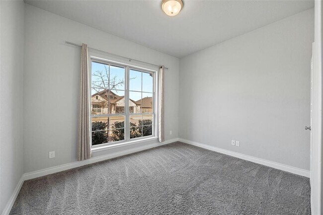 Building Photo - 169 Belford St
