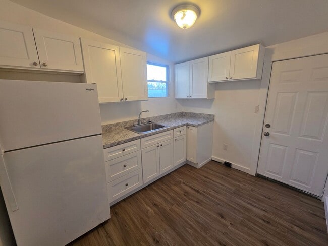 Building Photo - 1220 Lancaster Ave