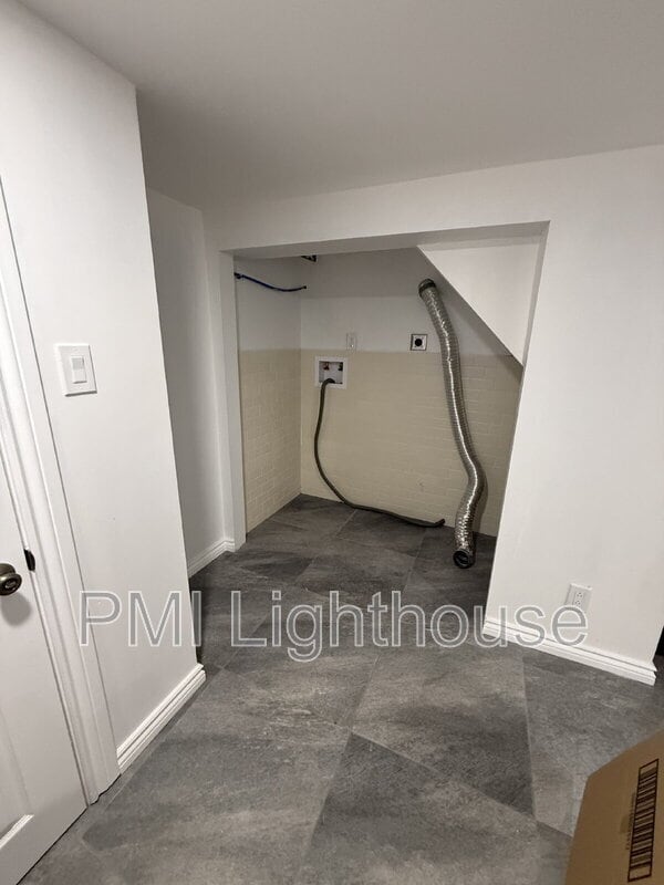 Building Photo - 115 8th Ave