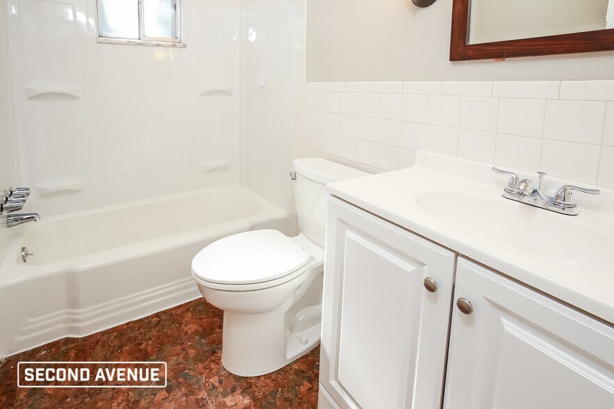 Building Photo - 667 Regency Dr