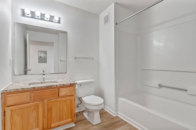 Building Photo - Destin Condo with Great Amenities