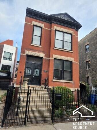 Building Photo - 2324 W Armitage Ave