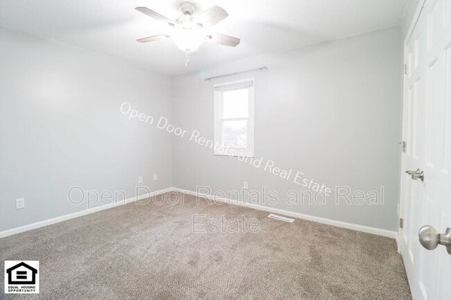 Building Photo - 8218 Fountainhead Dr