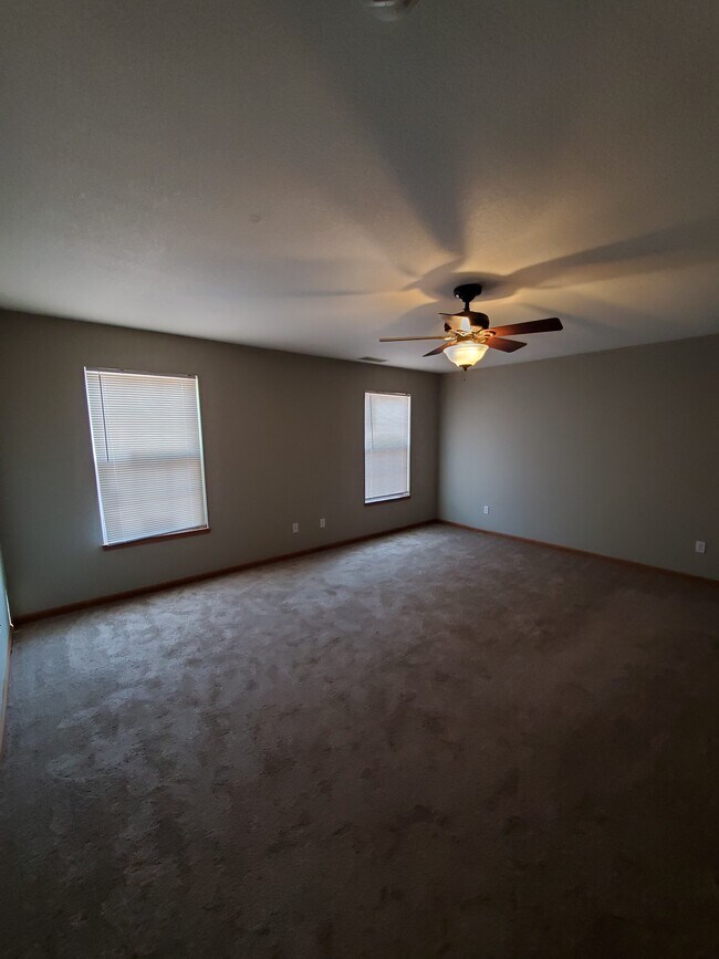 Building Photo - 1668 NW Garrett Dr