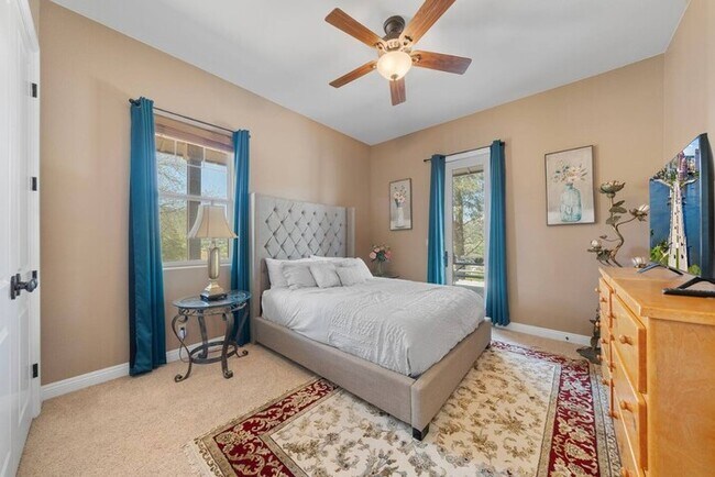 Building Photo - Furnished 4BR Mountain View Home with Garage
