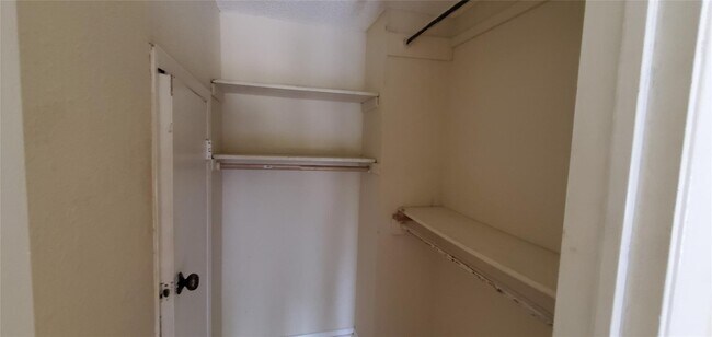 Building Photo - 12900 Walden Rd