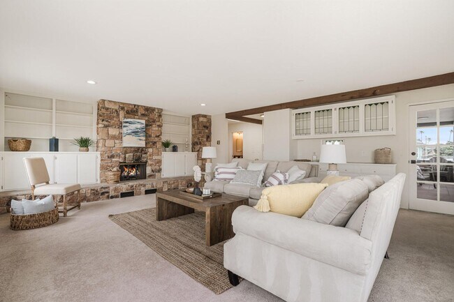 Building Photo - Oxnard Hollywood Beach Duplex