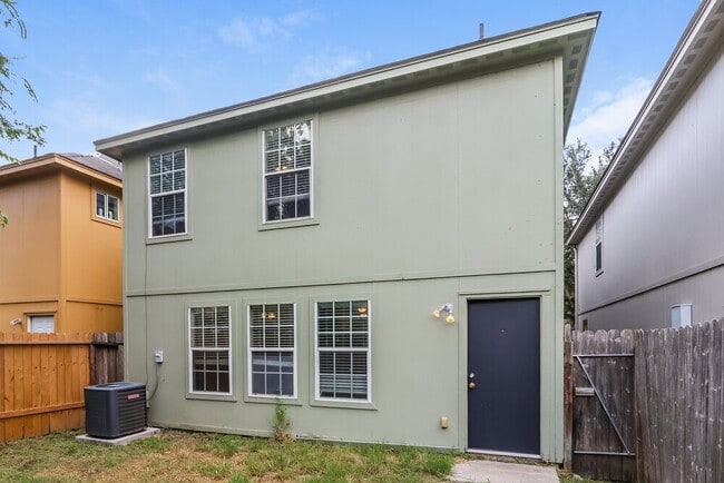 Building Photo - 4923 N Cancun Dr