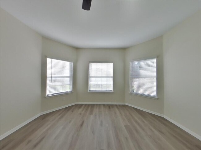 Building Photo - 640 Totem Trail Dr