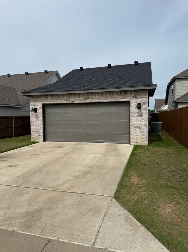 Building Photo - 3/2/2 - GODLEY ISD - GREAT Neighborhood