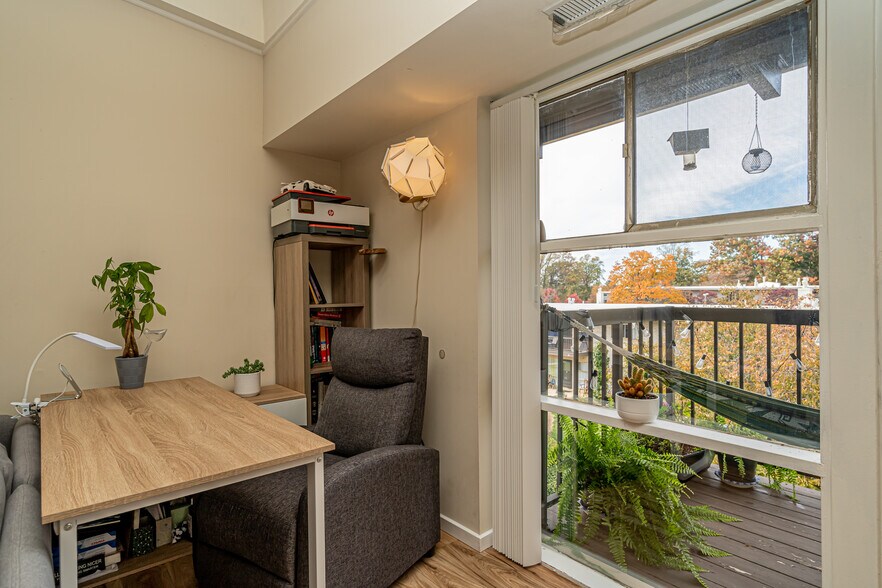 Building Photo - 4965 Americana Dr