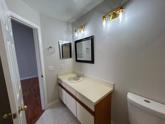 Building Photo - 645 Stafford Terrace