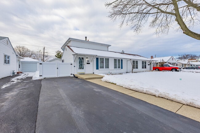 Primary Photo - 8912 S Ryan Rd