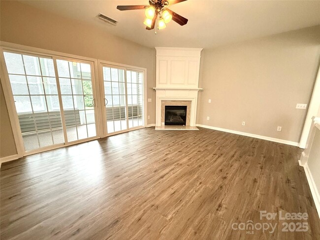 Building Photo - 2135 Ashley River Rd