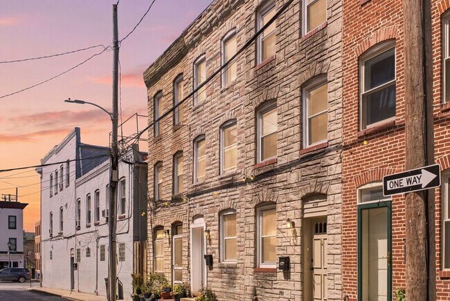 Building Photo - 420-A S Regester St