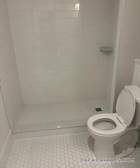 Building Photo - 211 Beacon St