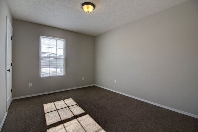 Building Photo - 3 Bedroom in Republic Schools!