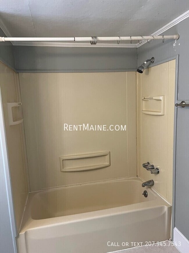 Building Photo - 232 Center St