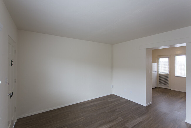 Building Photo - *OPEN HOUSE: 5/3 11:30AM-12:30PM* Cottage ...