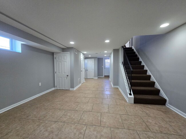 Building Photo - 3 Bedrooms 2 Car Garage