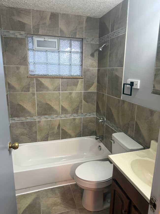 Building Photo - 1894 Pannell Ave