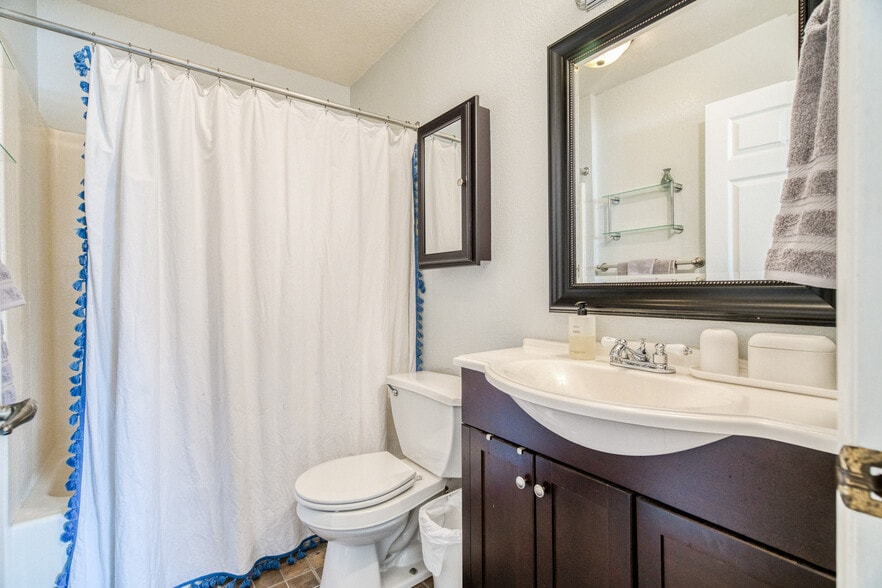 Building Photo - 839 S Holt Ave