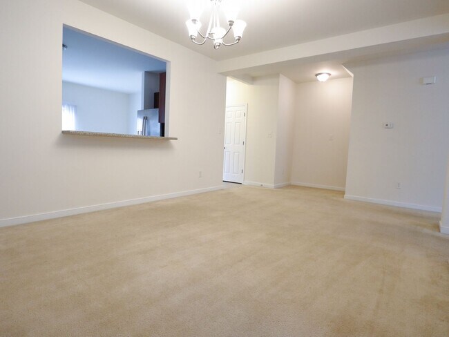 Building Photo - City Living with Parking: 4-Bedroom Townho...