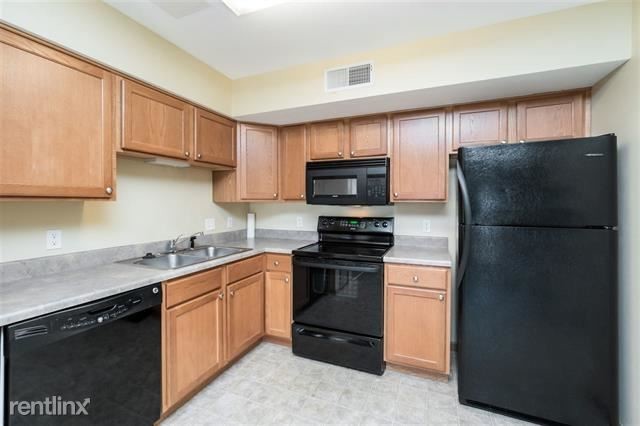 Building Photo - 2 br, 1 bath  - 4600 Grand Ave Unit C