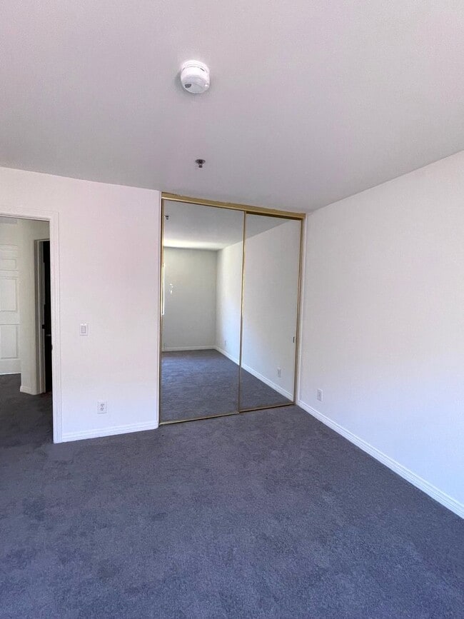 Building Photo - Quaint Gated Community near Pacific View Mall