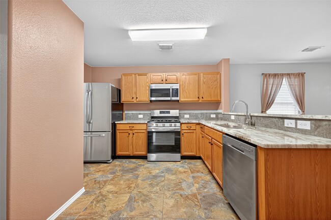 Building Photo - 2034 Wooded Oaks Dr