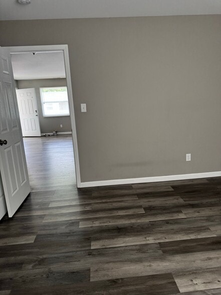 Building Photo - 113 Sandstone Ct