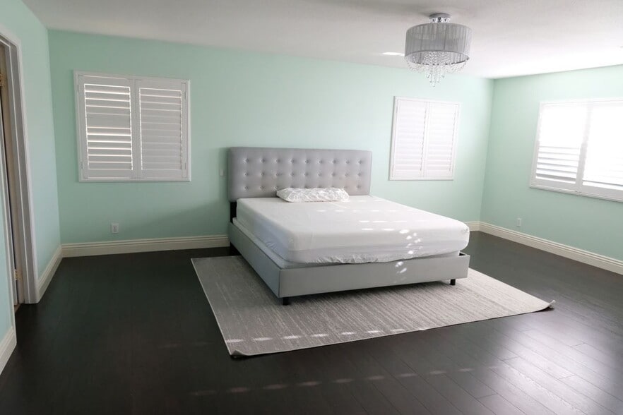 Building Photo - 16 Villager