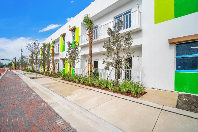 Building Photo - 605 N Dixie Hwy