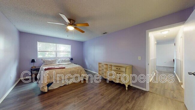 Building Photo - 5503 Fountain Lake Cir