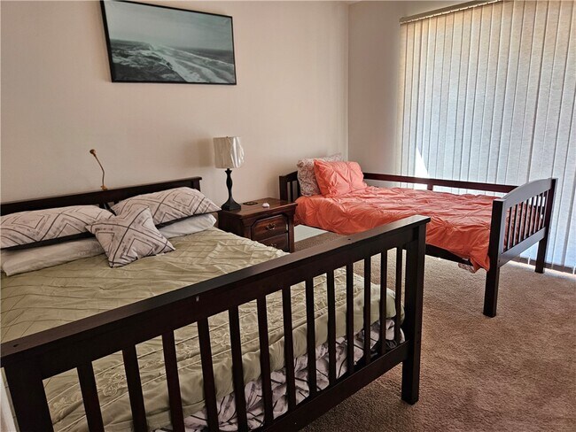 Building Photo - 2068 E Lago Grande Bay